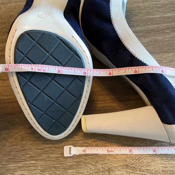 Authentic NWOB CHANEL Navy Blue Suede/White Leather Elastic Ballet Heels - Picture 15 of 16